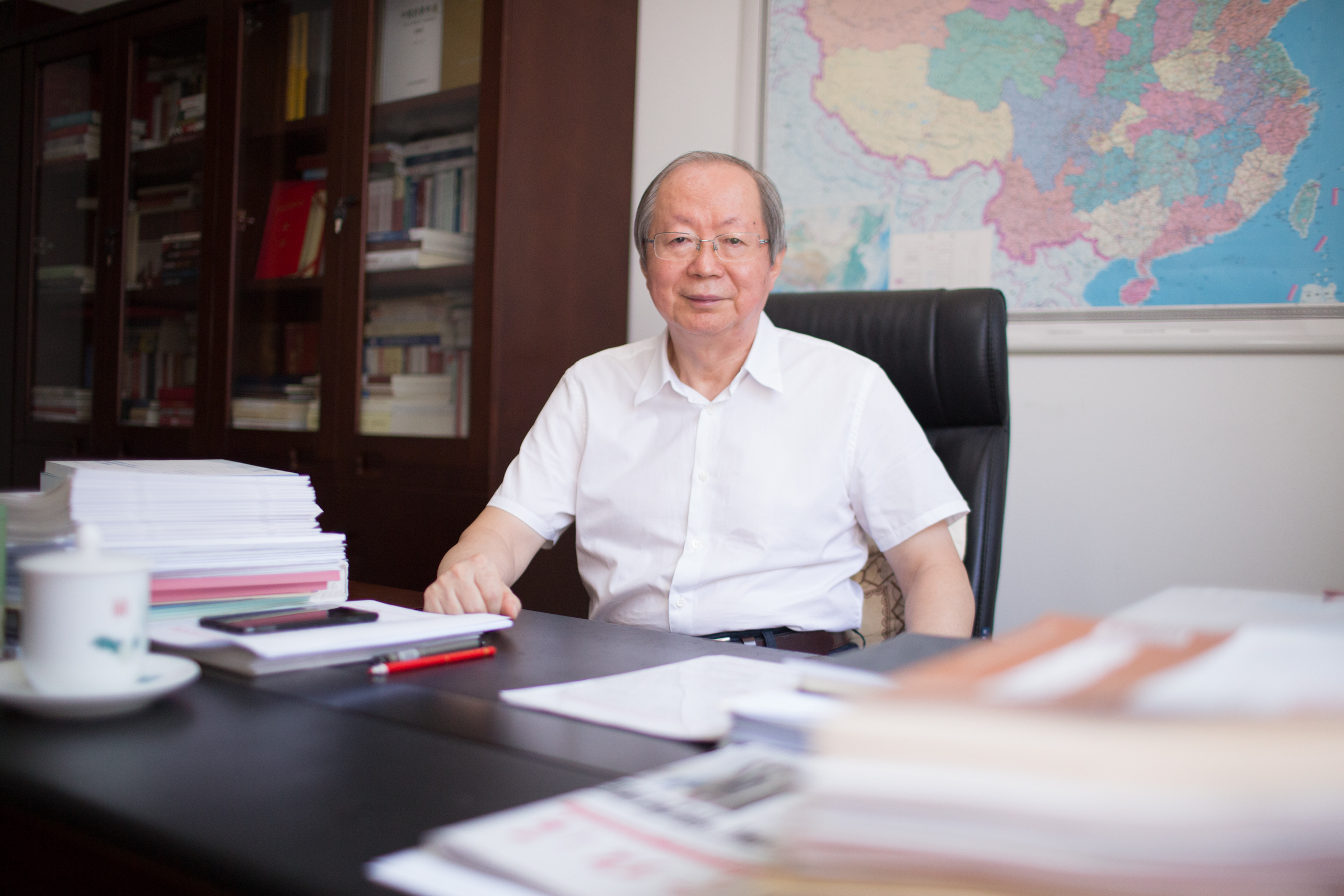 中國經(jīng)濟(jì)體制改革研究會(huì)會(huì)長、十二屆全國人大財(cái)經(jīng)委副主任委員、國家發(fā)展改革委原副主任彭森&nbsp; &nbsp;澎湃新聞?dòng)浾?權(quán)義 圖